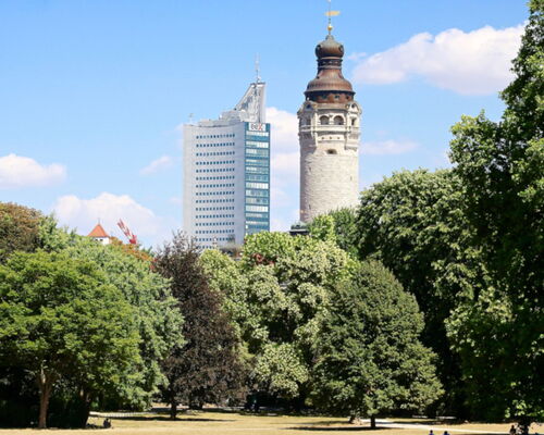 Leipziger Skyline mit Bäumen (c) Pixabay