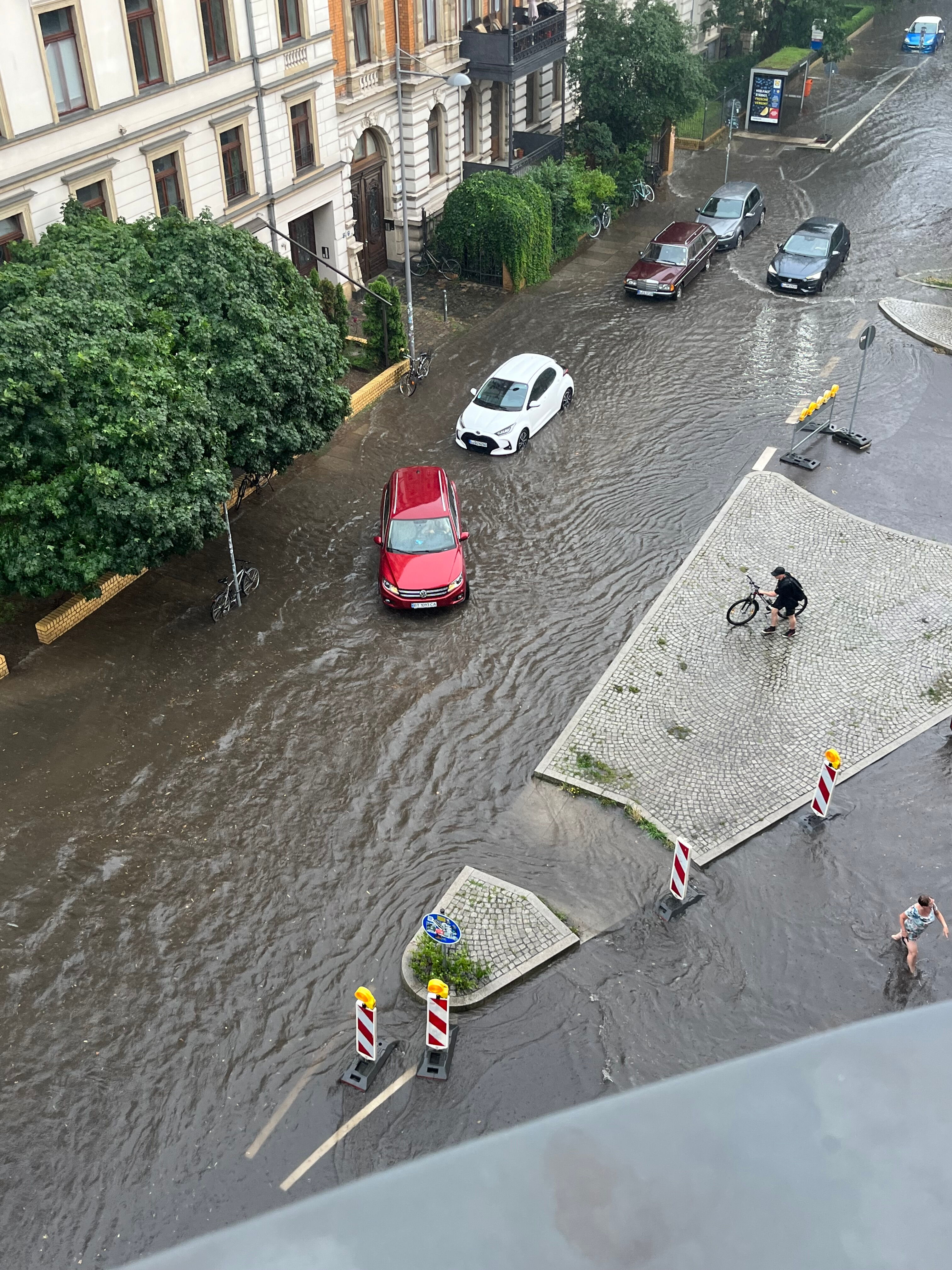 August-Bebel-Straße überschwemmt