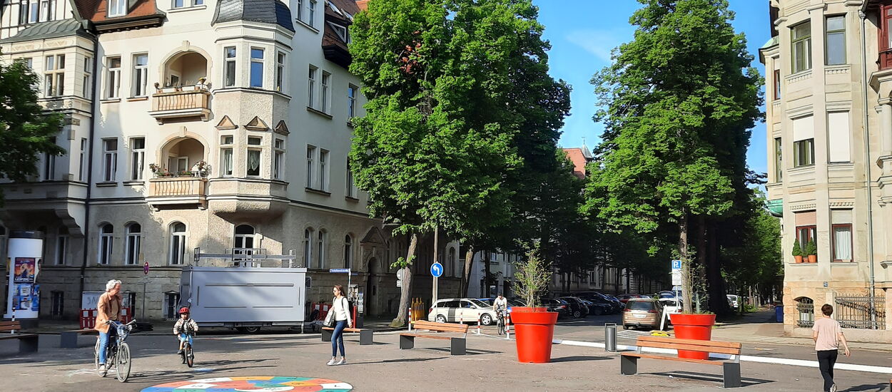 Wir Ökolöwen sind gegen eine Bebauung der Grünflächen zwischen Angerbrücke und Lindenauer Markt. Die Grünflächen müssen erhalten und weiterentwickelt werden.