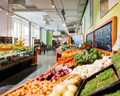 Obst- und Gemüseabteilung im Biomare (c) Biomare