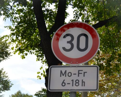 Tempo 30 Schild auf der Arno-Nitzsche-Straße