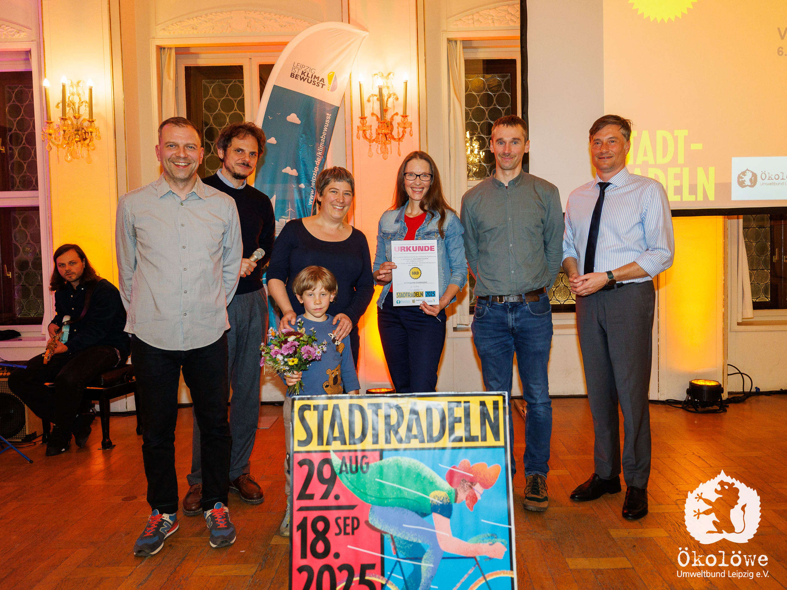 Preisverleihung Stadradeln 2025 | Das Team Einsteinchen radelte wurde als beste KITA geehrt