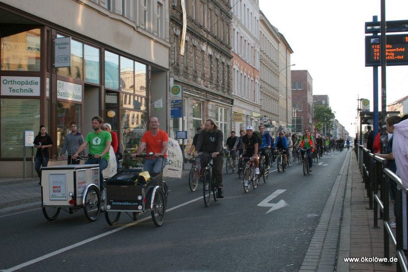 2011 Fahrrad-Demo von ADFC und Ökolöwe für durchgängige Radfahrstreifen und Straßenbaum-Allee in der Georg-Schumann-Straße